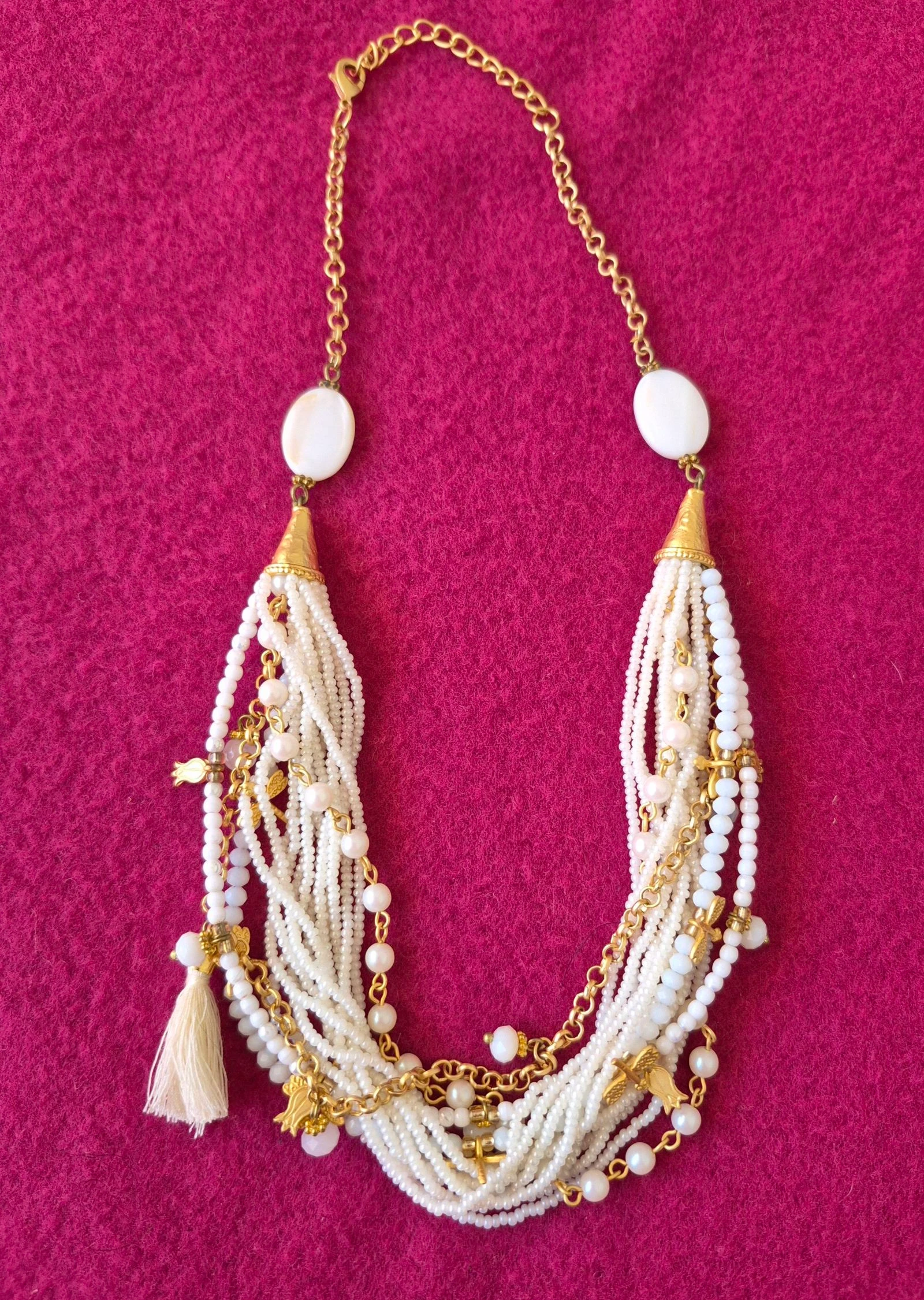 Colar Pedra Dura Novo Multifios Branco e Dourado/Collier Pedra Dura (Neuf) /Collana/Collar